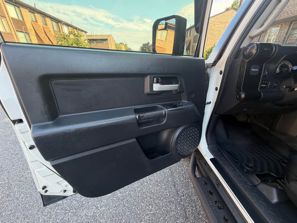 2014 Toyota FJ Cruiser · Sport Utility 2D in Brooklyn, NY (photo 11) — photo 11