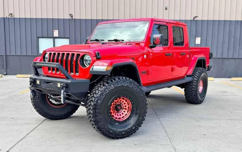 2020 Jeep Gladiator · Overland Pickup 4D 5 ft in Denver, CO (photo 1)