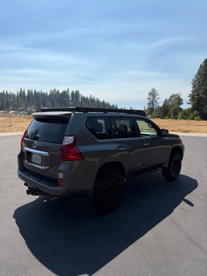2011 Lexus GX · GX 460 Premium Sport Utility 4D in Grass Valley, CA (photo 4) — photo 4
