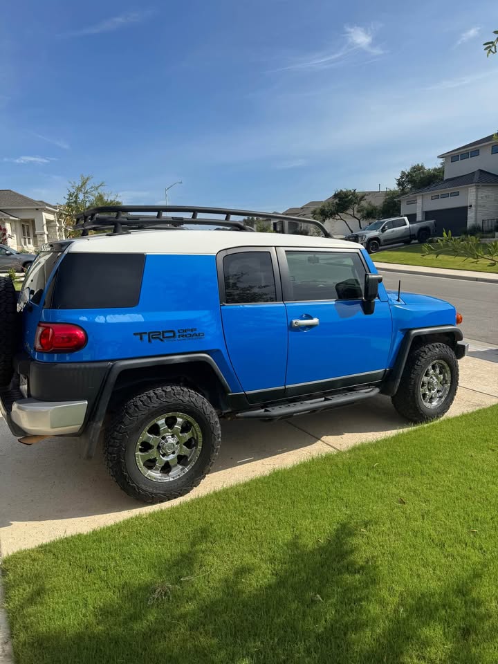 2008 Toyota FJ Cruiser · Sport Utility 2D in Liberty Hill, TX (photo 8) — photo 8