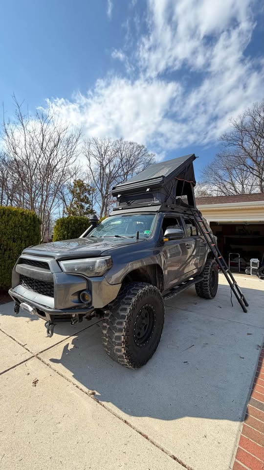 2017 Toyota 4Runner · SR5 Sport Utility 4D in Springfield, VA (photo 8) — photo 8