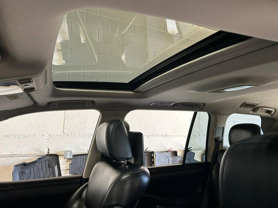 2014 Lexus LX 570 Sport Utility (photo 10) — photo 10
