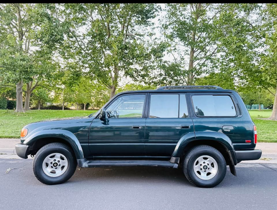1993 Toyota Landcruiser · 4WD CLEAN LOW MILES ORIGINAL in Sacramento, CA (photo 8) — photo 8