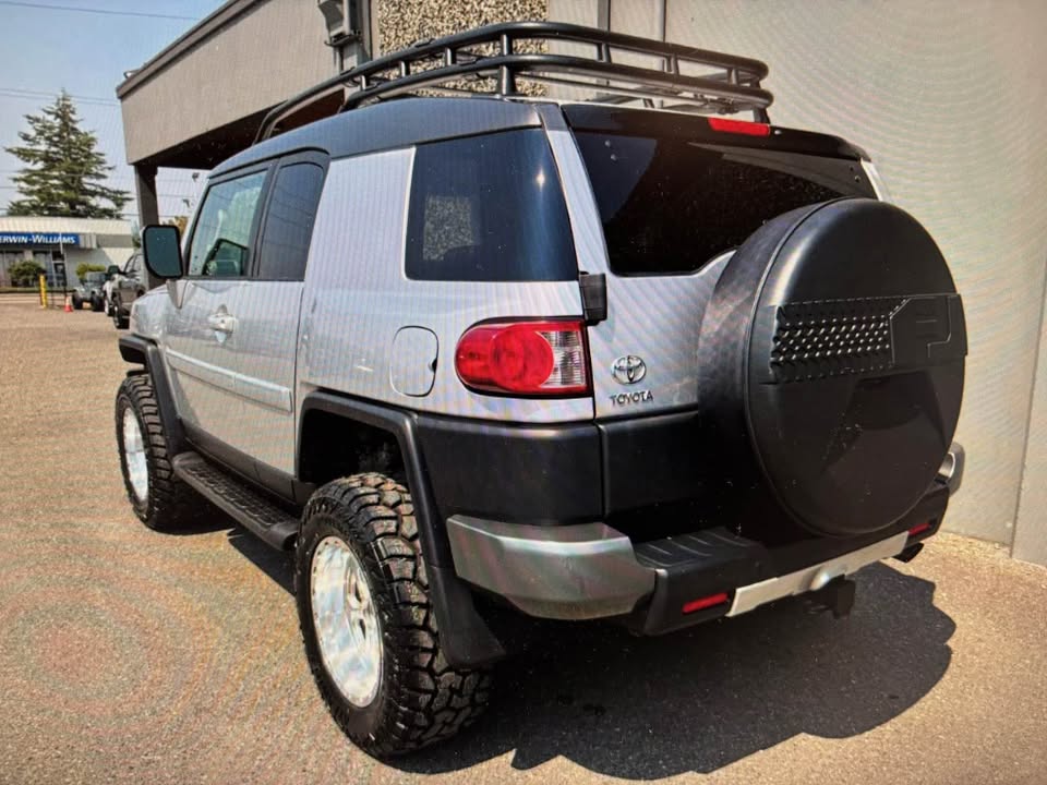2007 Toyota FJ Cruiser · Sport trim (photo 3) — photo 3