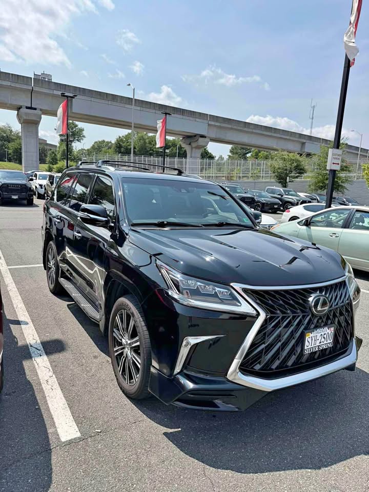 2020 Lexus LX · LX 570 Sport Utility 4D (photo 1)