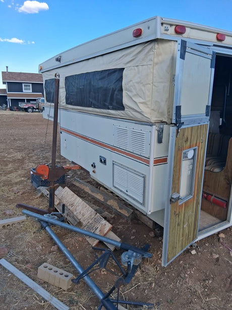 Nice palomino pop up camper cab over in Sparks, NV (photo 5)