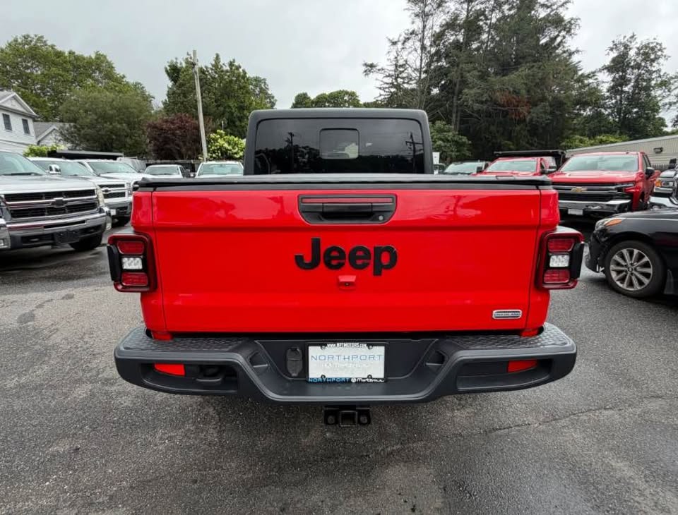 2020 Jeep Gladiator · Overland Pickup 4D 5 ft in Huntington, NY (photo 5) — photo 5