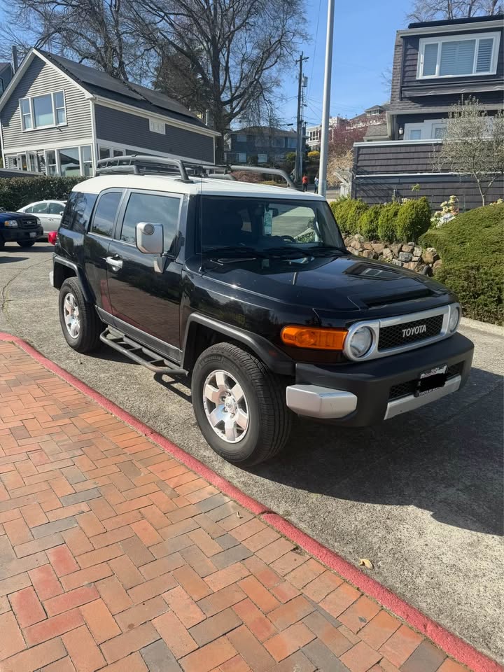2008 Toyota FJ Cruiser · Sport Utility 2D in Seattle, WA (photo 2) — photo 2