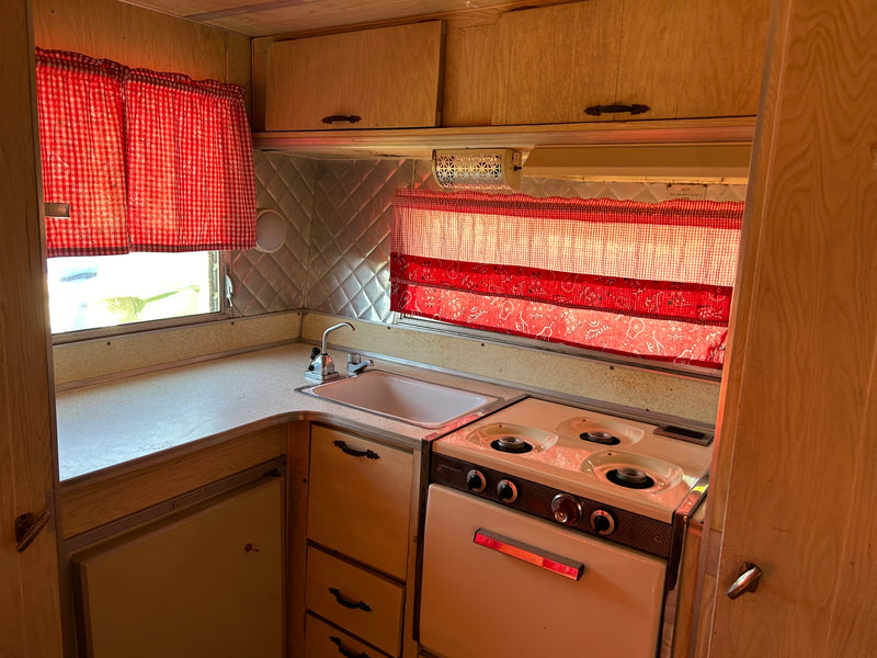 Cute Vintage Camper — photo 5