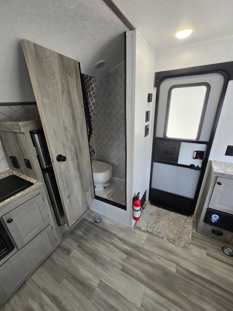  compact kitchen (microwave — photo 12