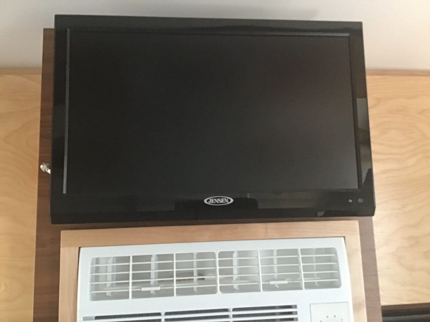 RV rental amenities: Jensen TV and AC unit provide comfort and entertainment for your journey. — photo 15