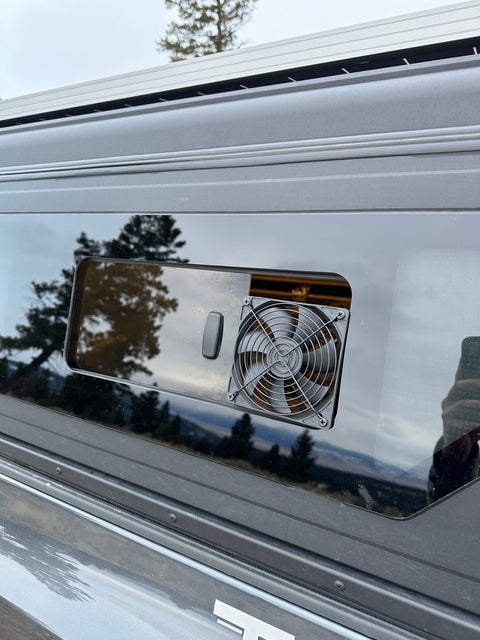 2023 Toyota Tacoma with Alu-Cab Contour Canopy 6ft bed — photo 5