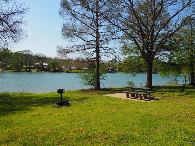  parked by a scenic lake at sunset.|Lakeside park with picnic area — photo 2