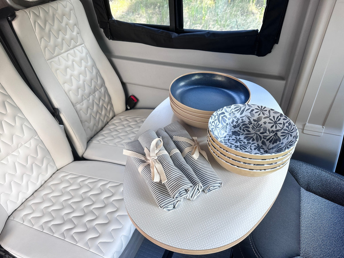  a round dining table — photo 10