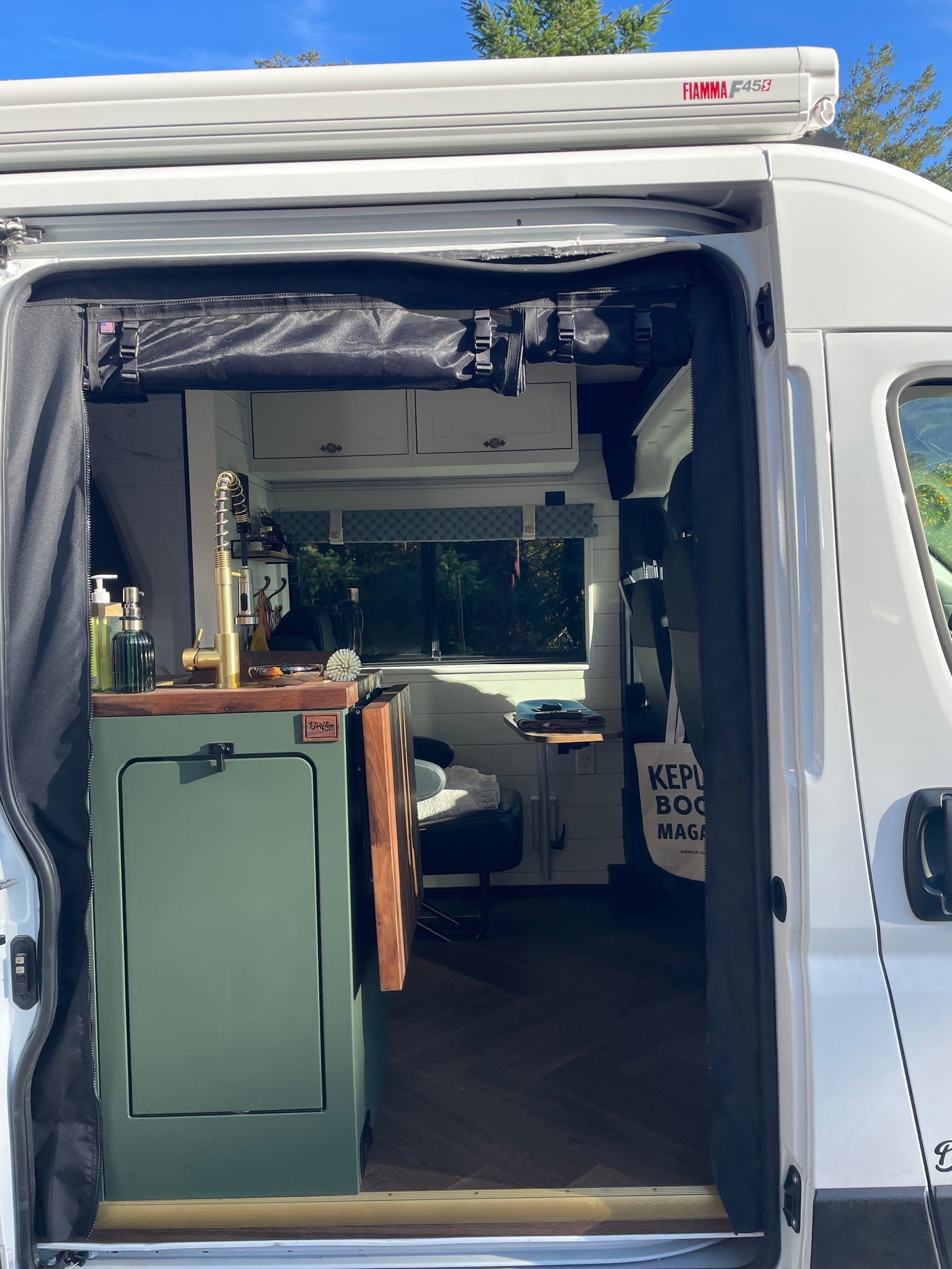 WanderNest — Seats 3, Luxury, Fully loaded. Ready for adventure — photo 2
