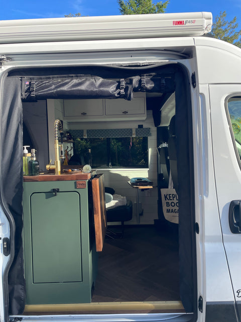 WanderNest — Seats 3, Luxury, Fully loaded. Ready for adventure — photo 2