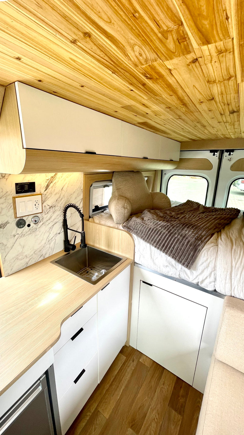 "Ramrod" 2022 Promaster, 3-4 days off grid! Hot shower! Luxury Amenities — photo 12