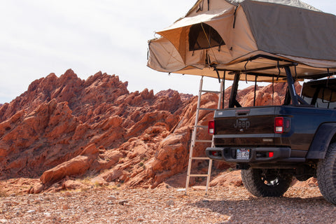 Jeep Gladiator 4x4 Smittybilt Roof Top Tent and Gear — photo 2