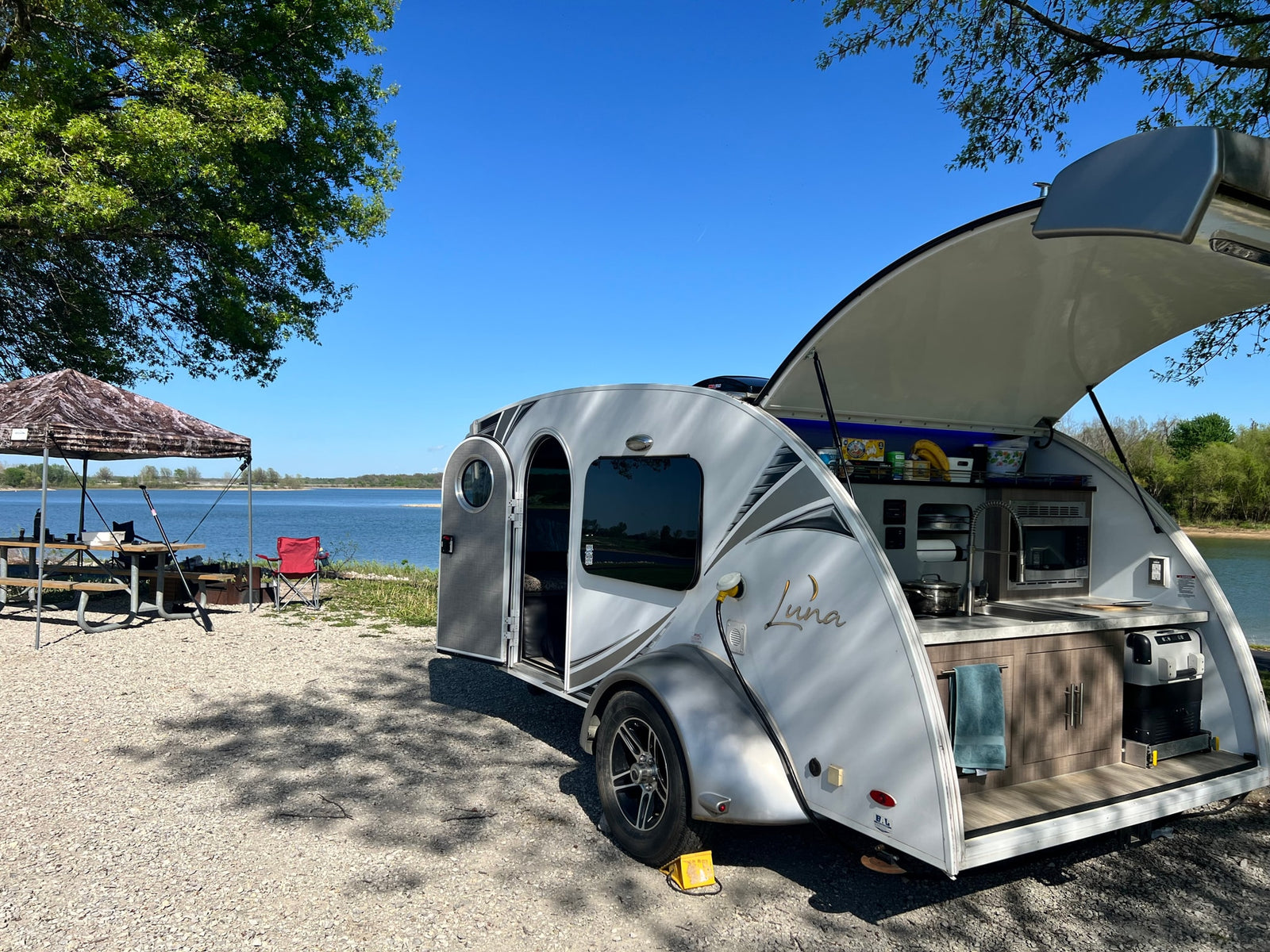  ready for a cozy camping adventure.|Cozy lakeside rv rental: a teardrop camper with an open outdoor kitchen