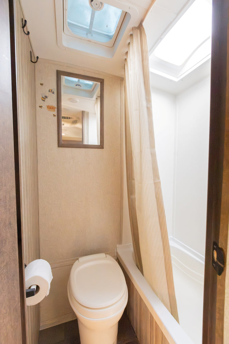Cozy Couple - Sleeps 2 - Fully Stocked - EZ Tow — photo 11