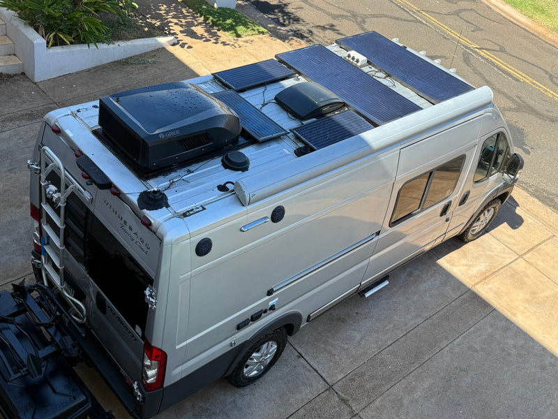 This Winnebago RV rental features extensive rooftop solar panels and AC, perfect for off-grid adventures. — photo 2