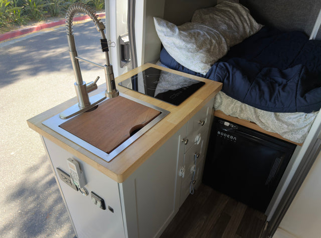 Ford Transit 150 RV — photo 3
