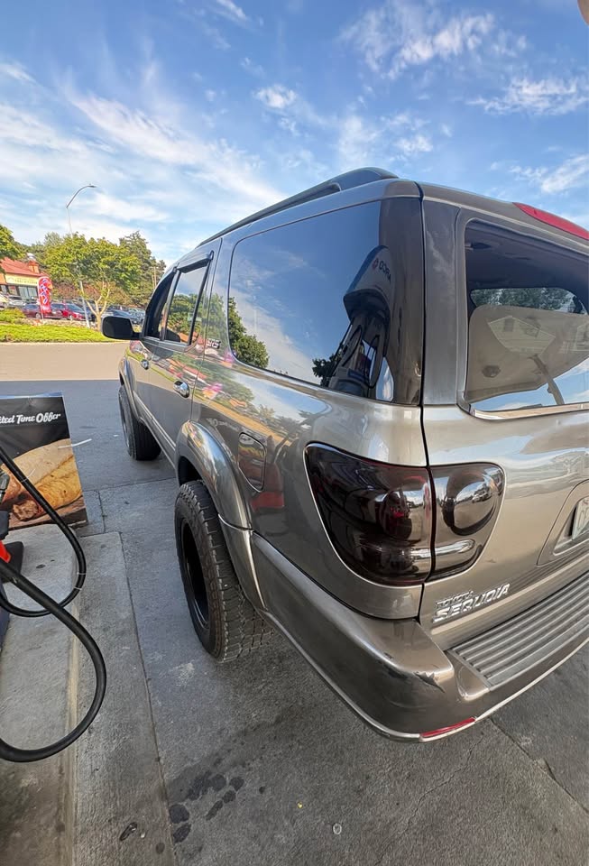 2005 Toyota Sequoia · SR5 Sport Utility 4D in Everett, WA (photo 3) — photo 3
