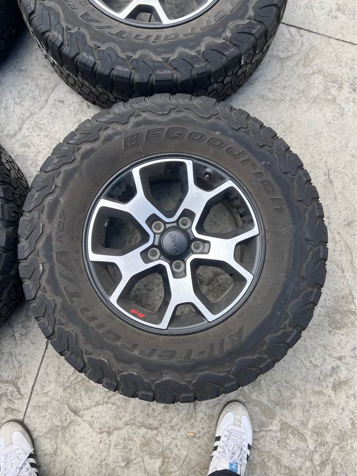 Set of 4 OEM Jeep Rubicon 17" Wheels & BFGoodrich All-Terrain T/A KO2 Tires in Spokane, WA (photo 3)