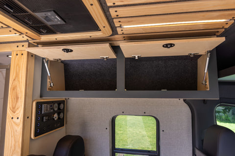 Legend 4x4 Mercedes with seats and beds for 4 people! — photo 4