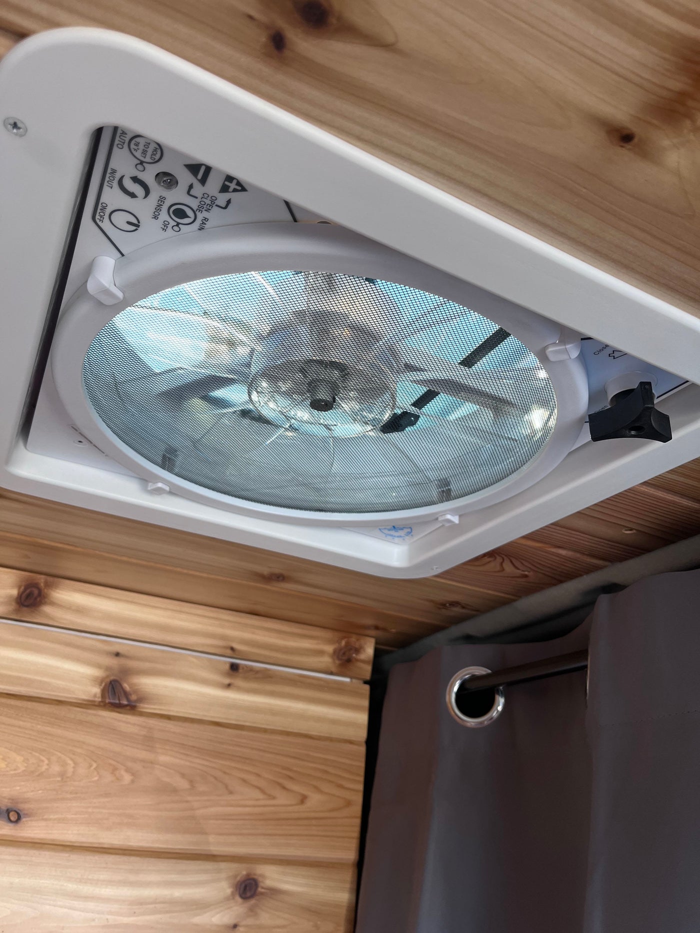Off-Grid Campervan - Pro-Converted Ram Promaster 2500 — photo 14
