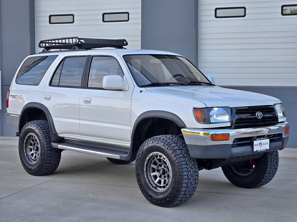 1998 Toyota 4RUNNER 4WD 5 SPEED MANUAL in Vancouver, WA (photo 1) — photo 1