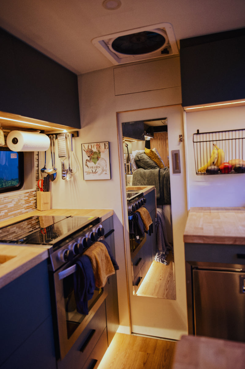 Beautiful 2019 RAM Promaster Travel Van — photo 8