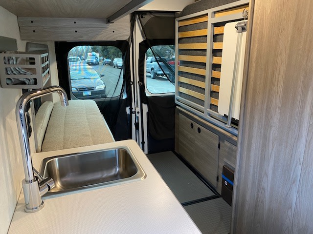 Family Adventure Van I Seats 4 I Sleeps 4 I Heated I 2021 Winnebago Solis — photo 6