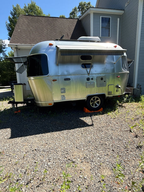 Studio apartment on wheels, or tiny home?