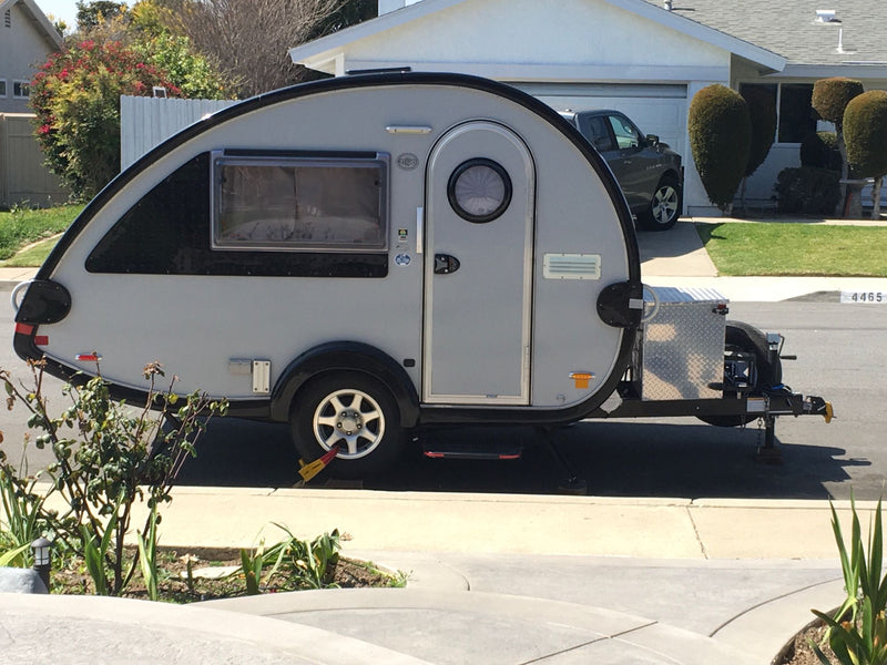  fully equipped with solar and storage. Ideal for travel & off-grid camping.|Spacious rv rental interior: light wood dinette — photo 5