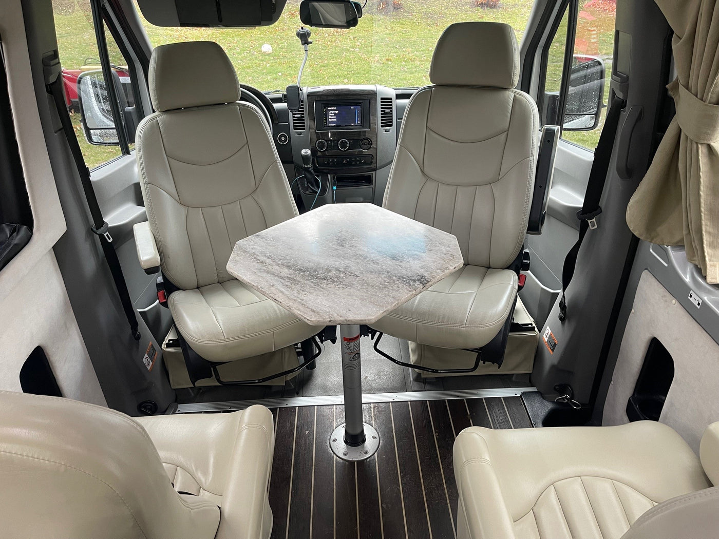  front swivel seats — photo 10