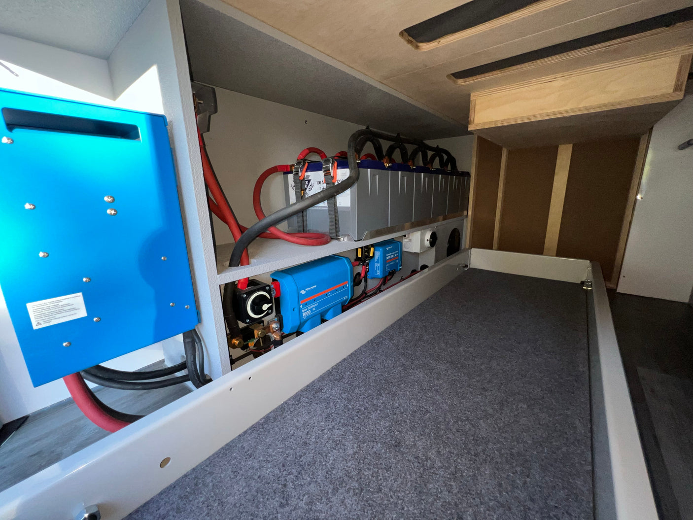 Inside an RV rental, a robust power system with Victron lithium batteries, MPPT, and Lynx distributor provides off-grid energy.