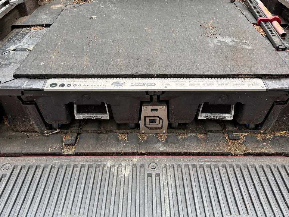 Decked Drawer System for 2016-2024 Nissan Titan 5.5' Bed Gen1 in Port Orchard, WA (photo 1) — photo 1