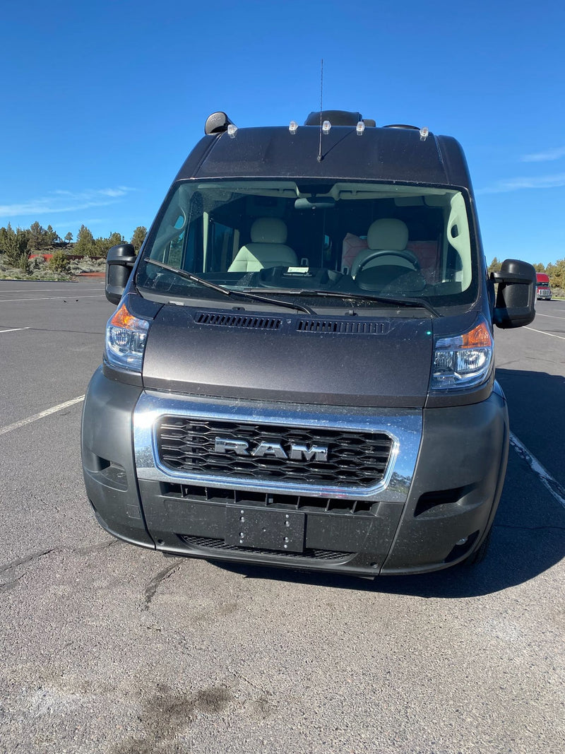  parked under a clear sky.|Dark gray Thor Rize camper van — photo 6