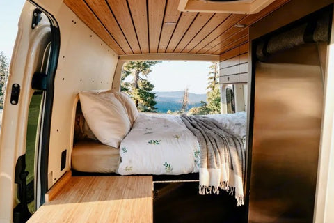 Clay: 2023 Mercedes-Benz Sprinter Van — photo 2