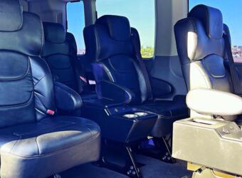  find luxury black leather seats — photo 7
