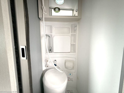 B01 - Thor Twist Van - The RV Rental Factory — photo 2