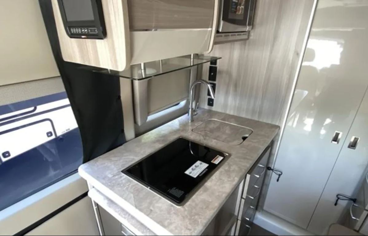 2023 Thor Scope 18M- Camper Van — photo 12