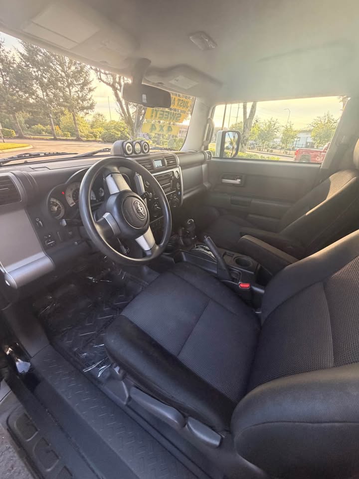 2010 Toyota FJ Cruiser · 4WD in Auburn, WA (photo 11)