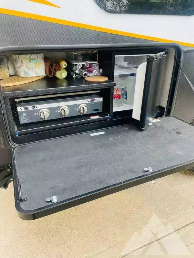 BRAND NEW Ember 191MDB Max Solar Travel Trailer — used overland trailer for sale in Golden, CO (photo 3)