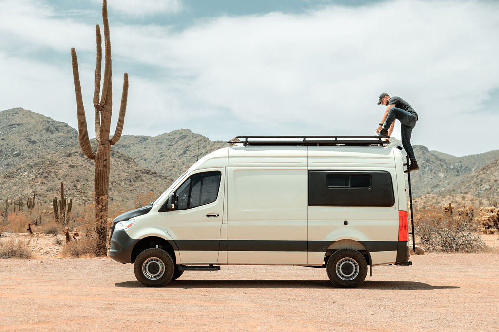 24 Mercedes-Benz Sprinter, Seats 4, Indoor shower, Sink, Stove, Microwave — photo 2