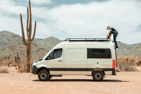 24 Mercedes-Benz Sprinter, Seats 4, Indoor shower, Sink, Stove, Microwave — photo 2