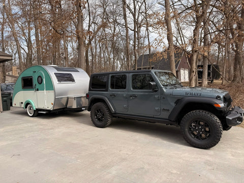 Lightweight Retro Style Camper overland rental