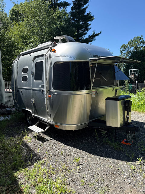 Studio apartment on wheels, or tiny home? overland rental