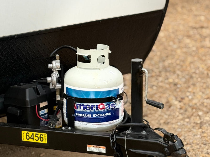  ready for adventure.|This white Braxton Creek 15 FK camper — photo 7